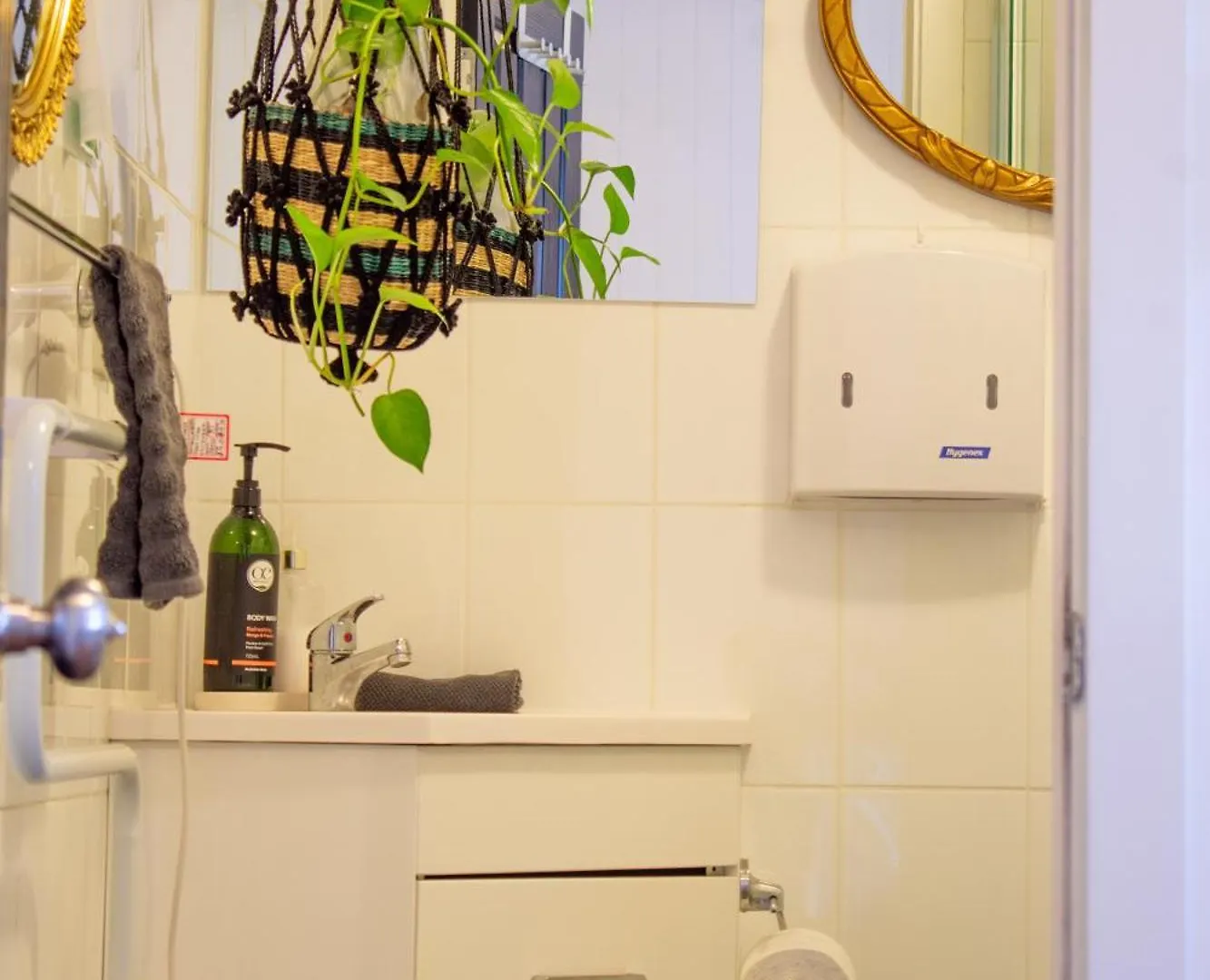 Adelaide Cbd Cozy Stay At Secluded Botanic Cottage With Free Parking